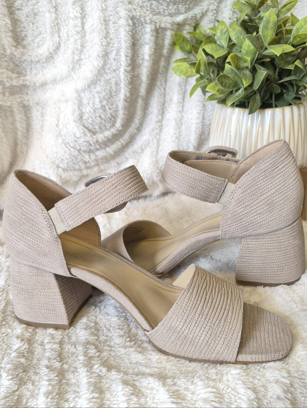 NEW Vionic Chardonnay Sandals Beige Cobblestone Leather Dress Heels Size 9.5 - Picture 11 of 15